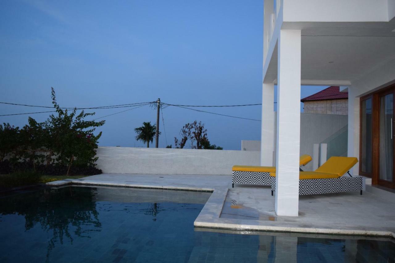 Villa Putih 러비나 외부 사진