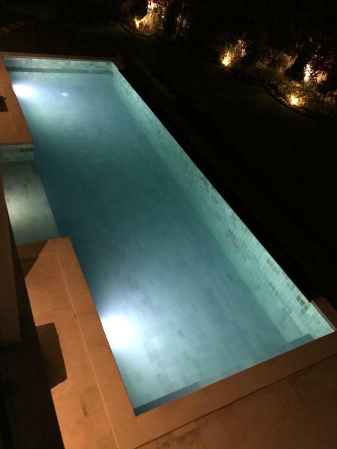 Villa Putih 러비나 외부 사진